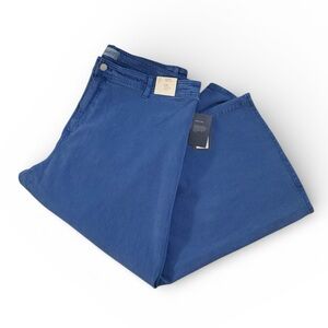 Universal  Thread  Sailor Wide Leg High Rise Fitted Hip Jeans Size 22 NWT
.